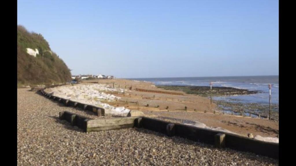 Foxes Sea Side Retreat Deluxe Chalet Is A Lovely Holiday Home Tucked Away On The Kent Coast Kingsdown  Εξωτερικό φωτογραφία