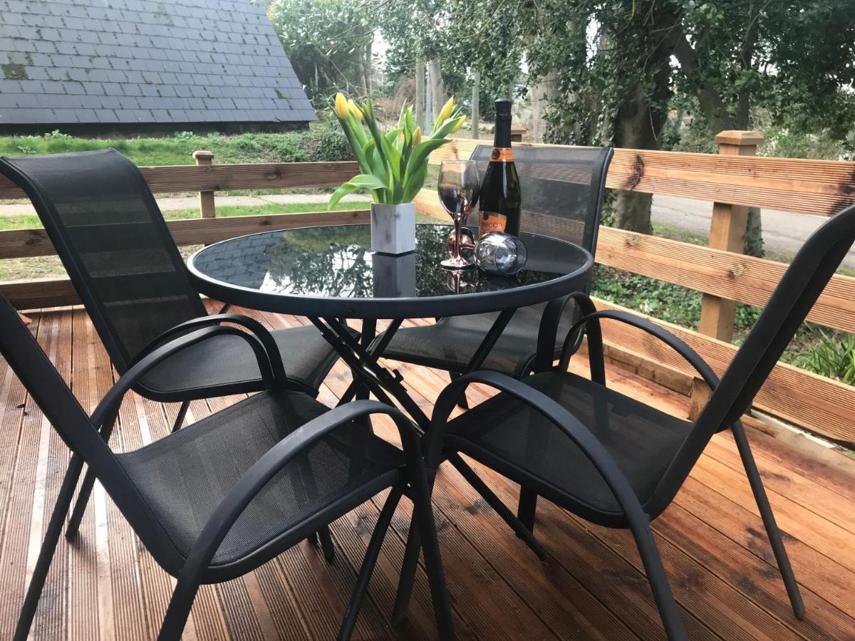 Foxes Sea Side Retreat Deluxe Chalet Is A Lovely Holiday Home Tucked Away On The Kent Coast Kingsdown  Εξωτερικό φωτογραφία